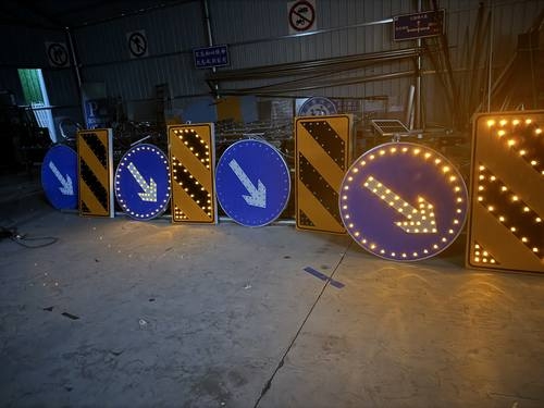 河北河北河南太阳能交通标牌 河南自发光交通路标牌厂家